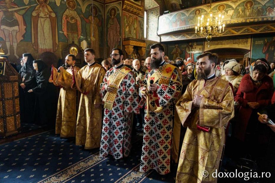 Credincioșii ieșeni s-au rugat alături de PS Nichifor Botoșăneanul la hramul Mănăstirii Copou  / Foto: Mihail Vrăjitoru