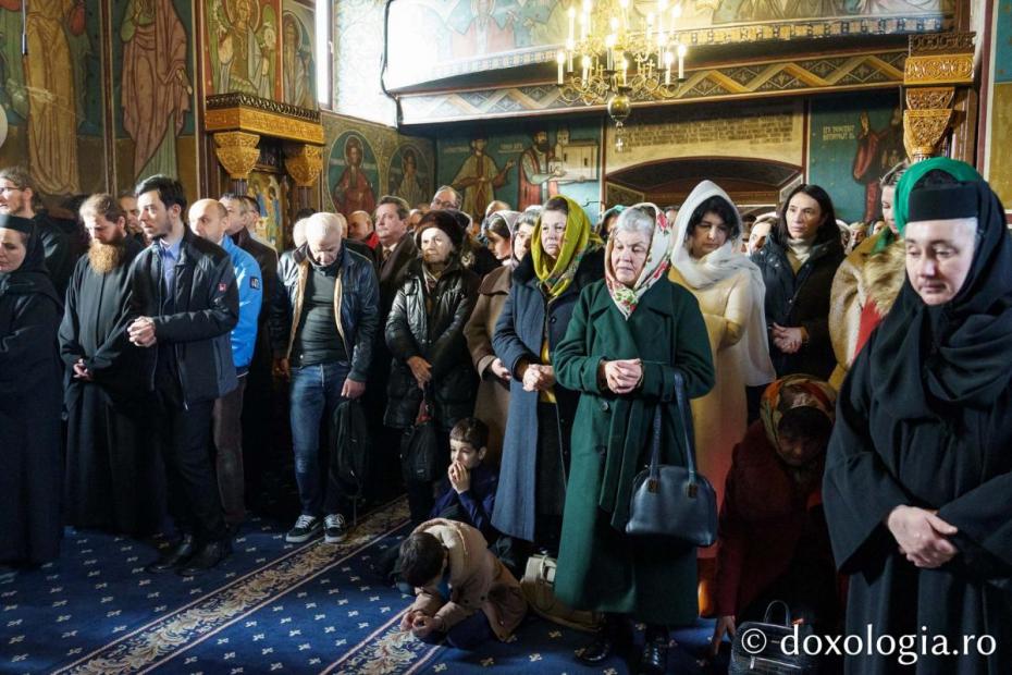 Credincioșii ieșeni s-au rugat alături de PS Nichifor Botoșăneanul la hramul Mănăstirii Copou  / Foto: Mihail Vrăjitoru