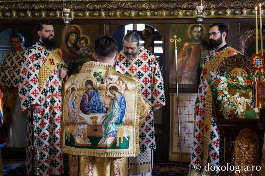 Credincioșii ieșeni s-au rugat alături de PS Nichifor Botoșăneanul la hramul Mănăstirii Copou  / Foto: Mihail Vrăjitoru