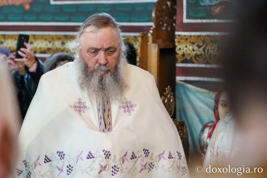 Slujire arhierească la Capela „Sfântul Spiridon” din cadrul Căminului de bătrâni Leorda / Foto: Mihail Vrăjitoru