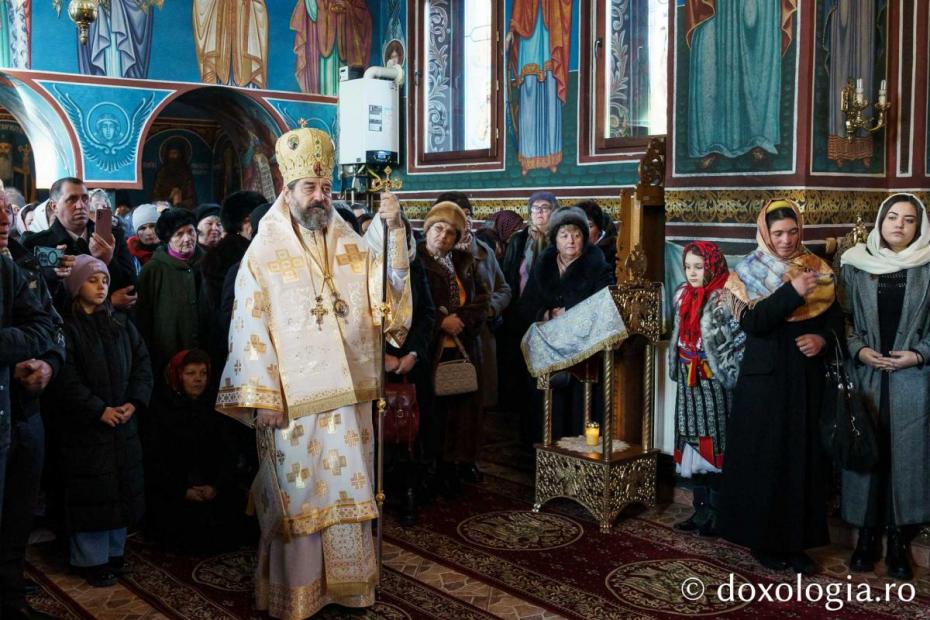 Slujire arhierească la Capela „Sfântul Spiridon” din cadrul Căminului de bătrâni Leorda / Foto: Mihail Vrăjitoru