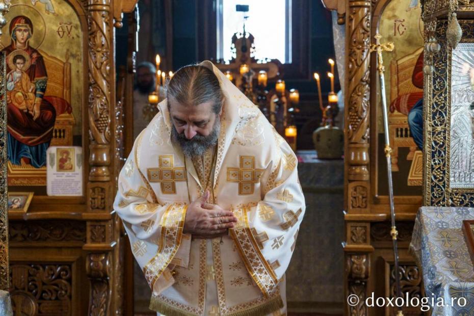 Slujire arhierească la Capela „Sfântul Spiridon” din cadrul Căminului de bătrâni Leorda / Foto: Mihail Vrăjitoru