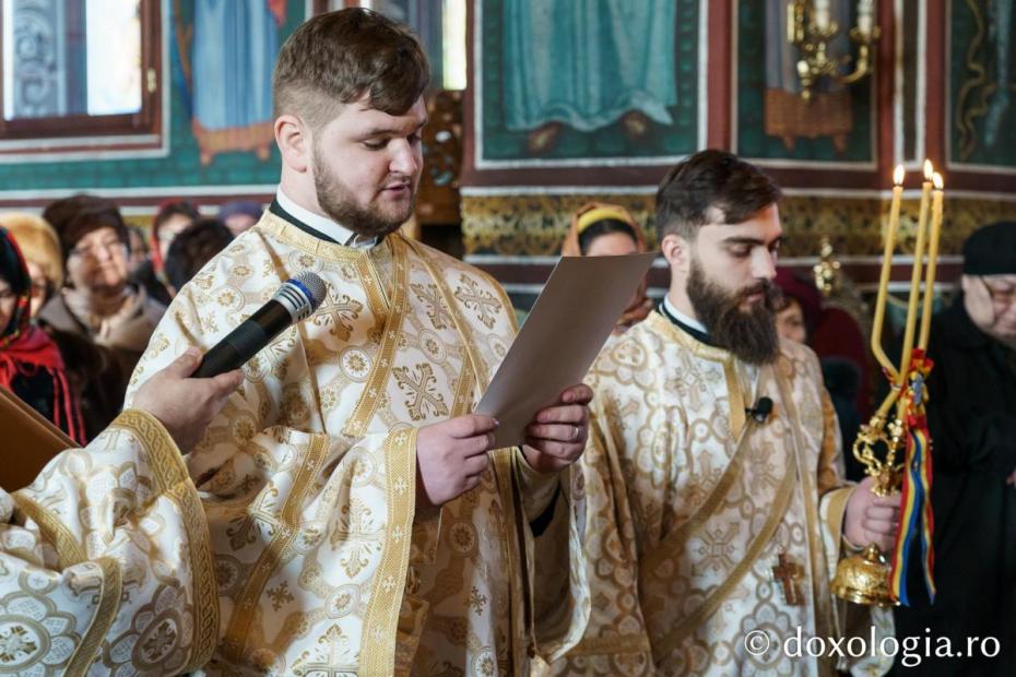 Slujire arhierească la Capela „Sfântul Spiridon” din cadrul Căminului de bătrâni Leorda / Foto: Mihail Vrăjitoru